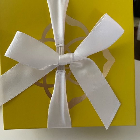 NWT Kendra Scott 2 Pieces Set Thora & Colecte Earrings Set Gold jewel tone mix - Picture 5 of 6